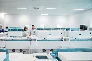 使用實驗室純水機時降低過濾系統使用時間的兩點因素